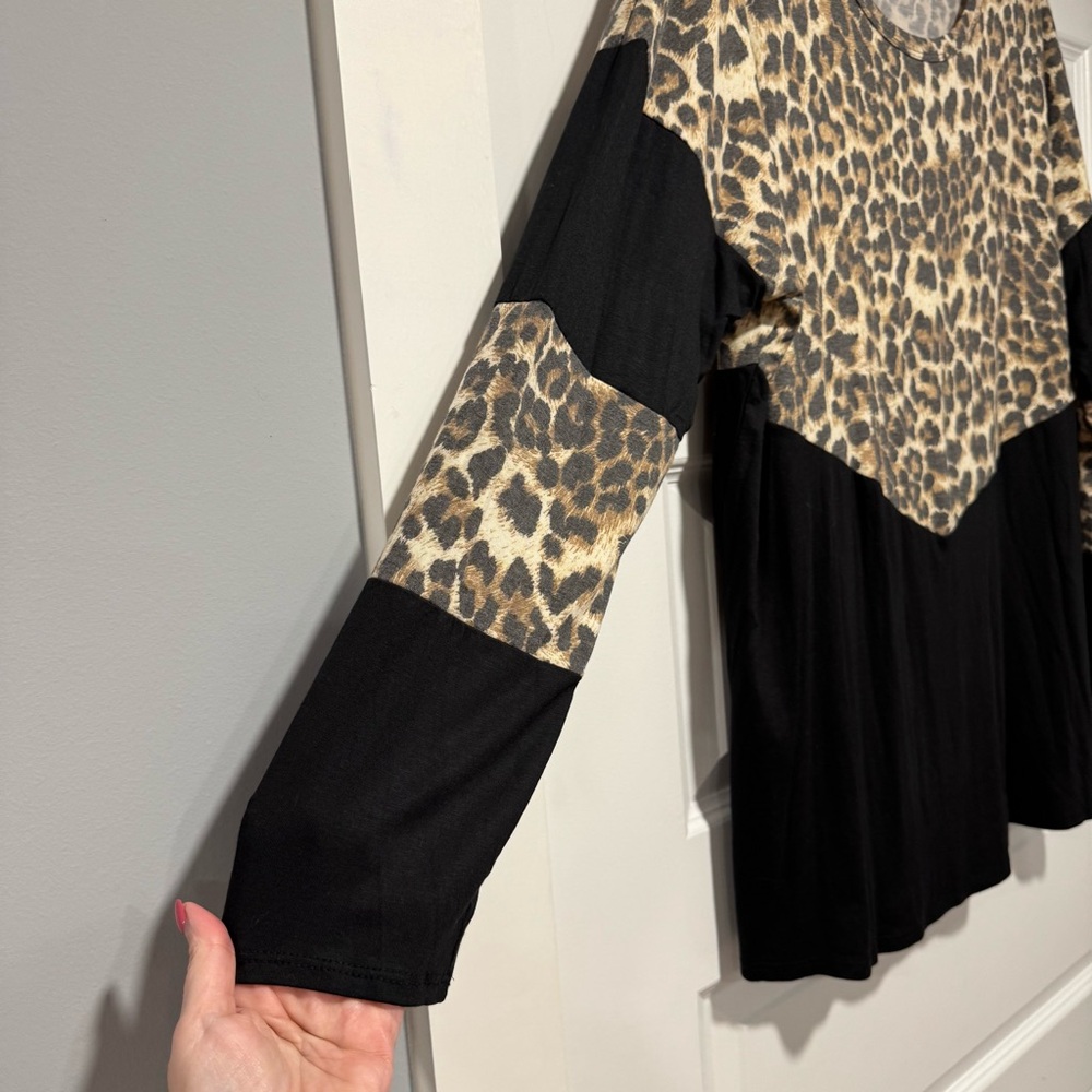 HEIMISH USA Leopard and Black Long Sleeve Top 04-0150 - Picture 4 of 6